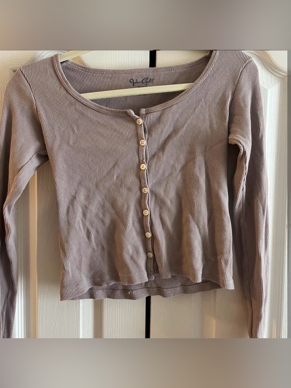 Brandy Melville Ribbed Button-Front Long Sleeve Top in Mauve